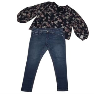 Seven7 Luxe Ankle Jean Mid Waist Rise Slim Skinny Whiskered Embordered Detail